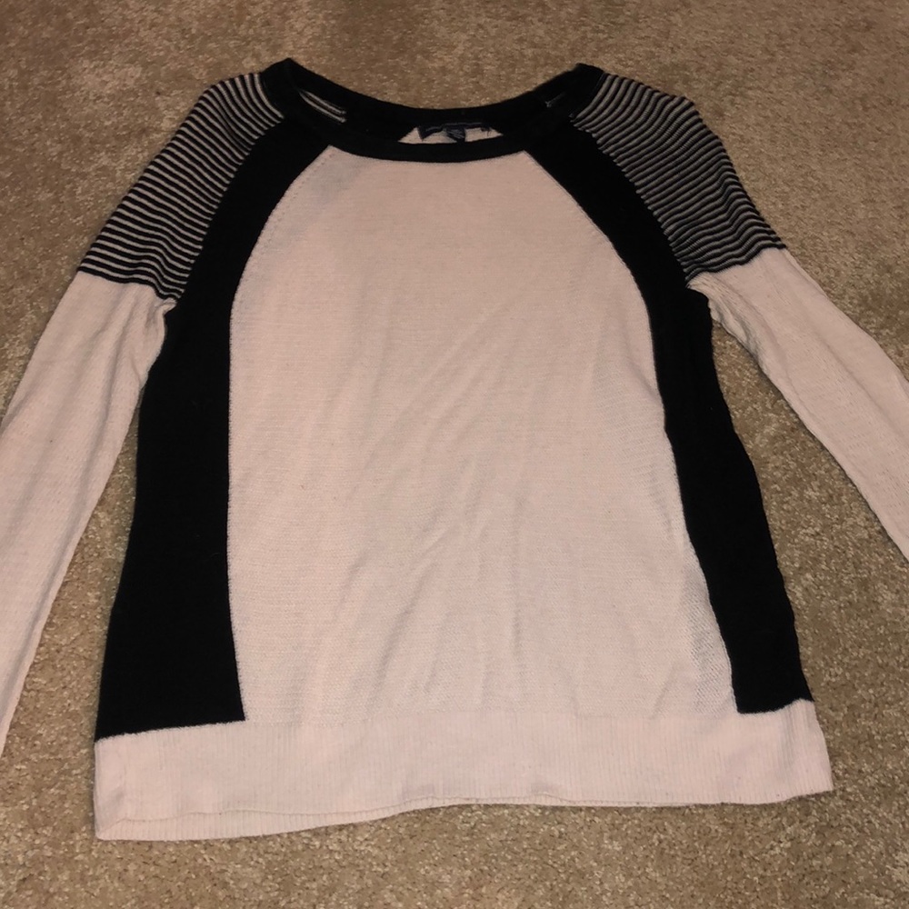 American Eagle light pink sweater